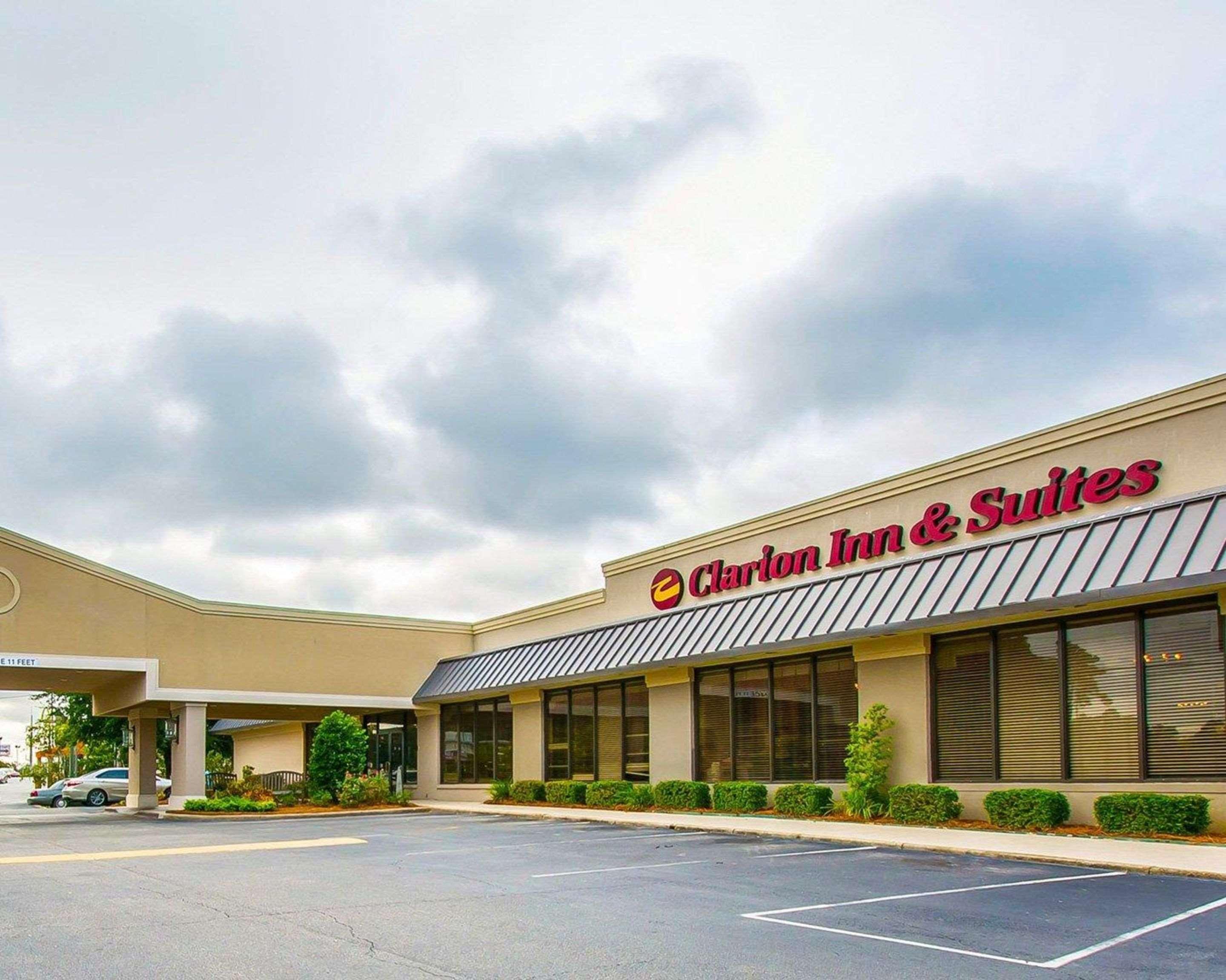 Clarion Inn & Suites Dothan South Buitenkant foto