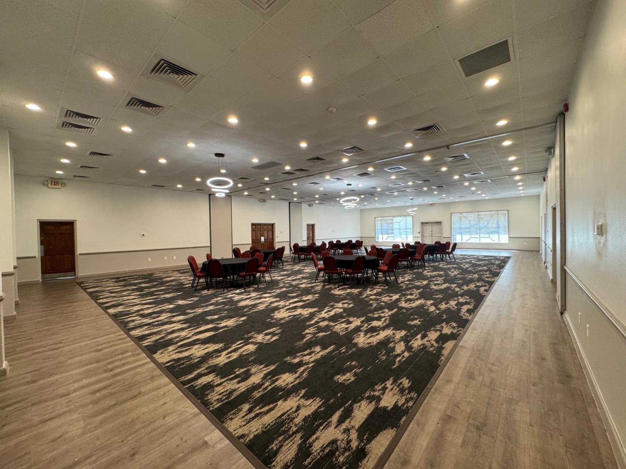Clarion Inn & Suites Dothan South Buitenkant foto