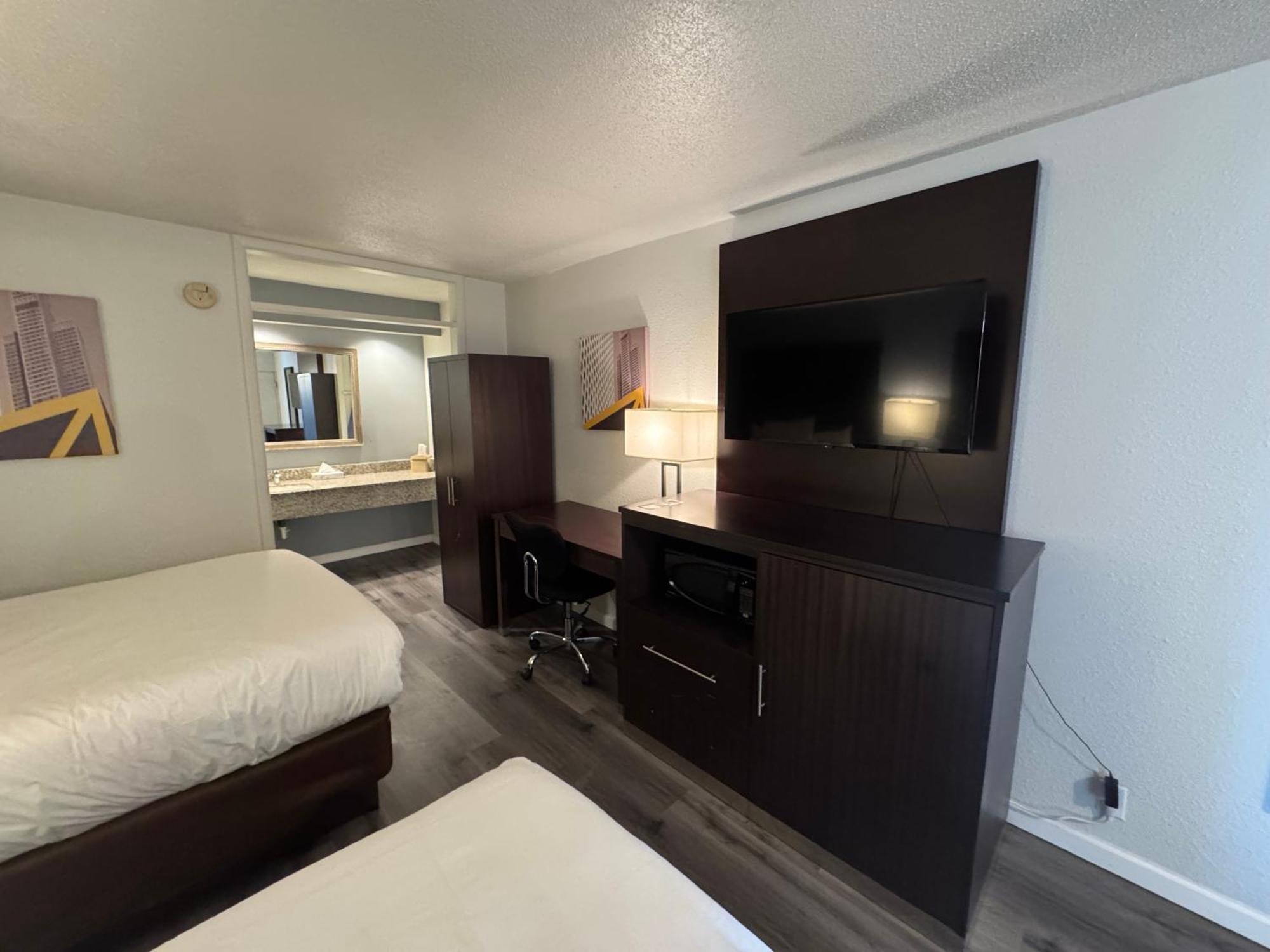 Clarion Inn & Suites Dothan South Buitenkant foto