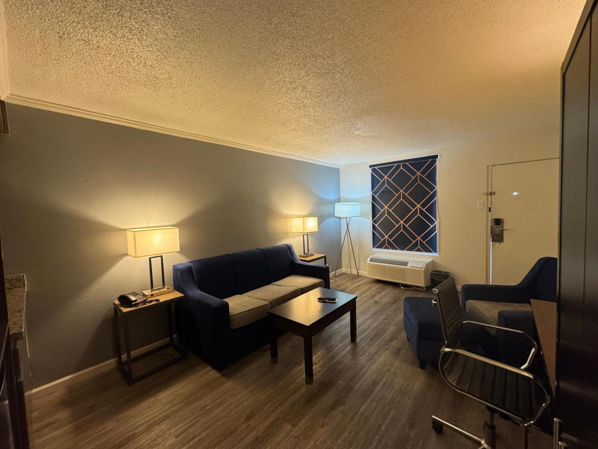 Clarion Inn & Suites Dothan South Buitenkant foto