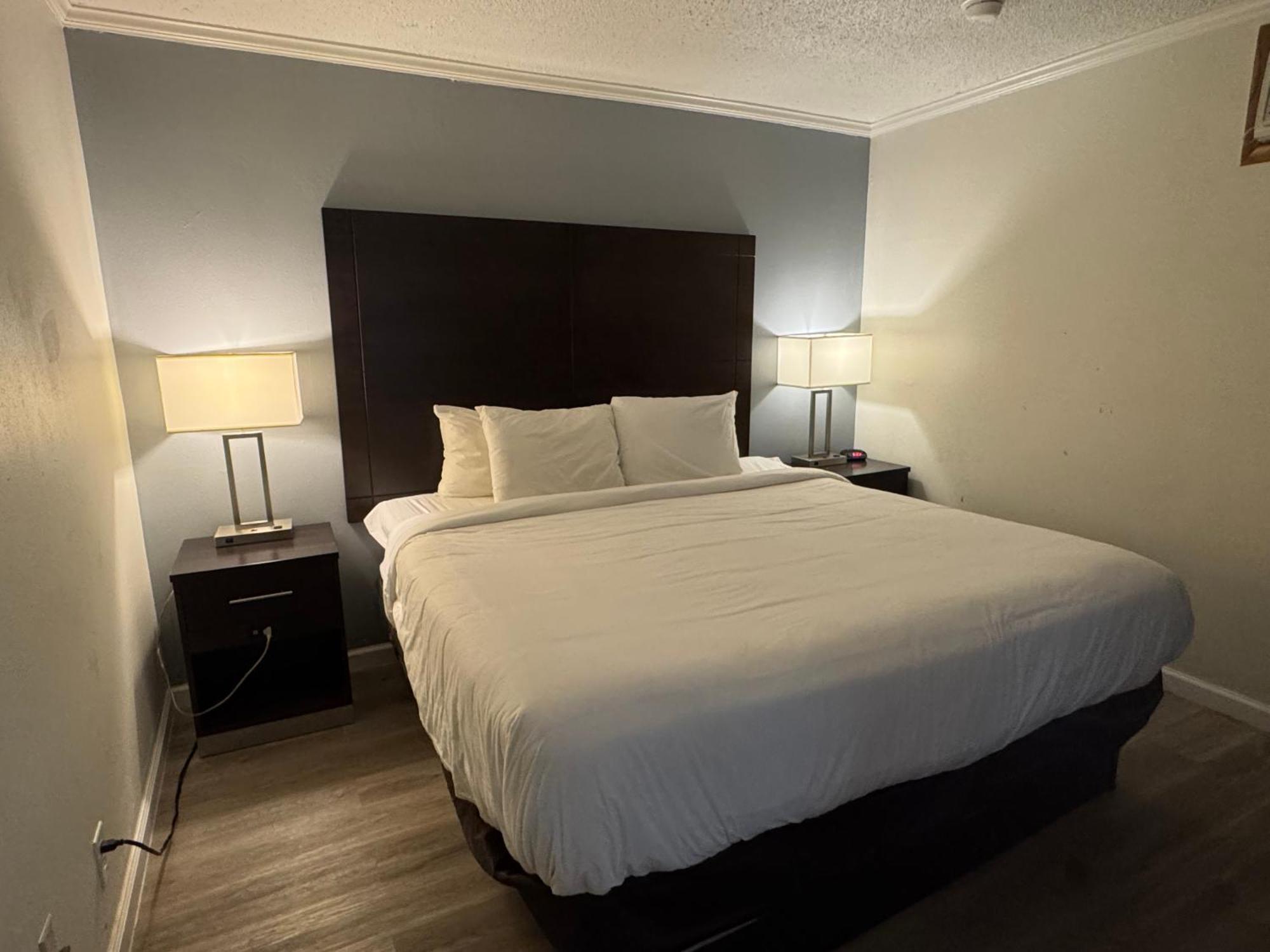 Clarion Inn & Suites Dothan South Buitenkant foto
