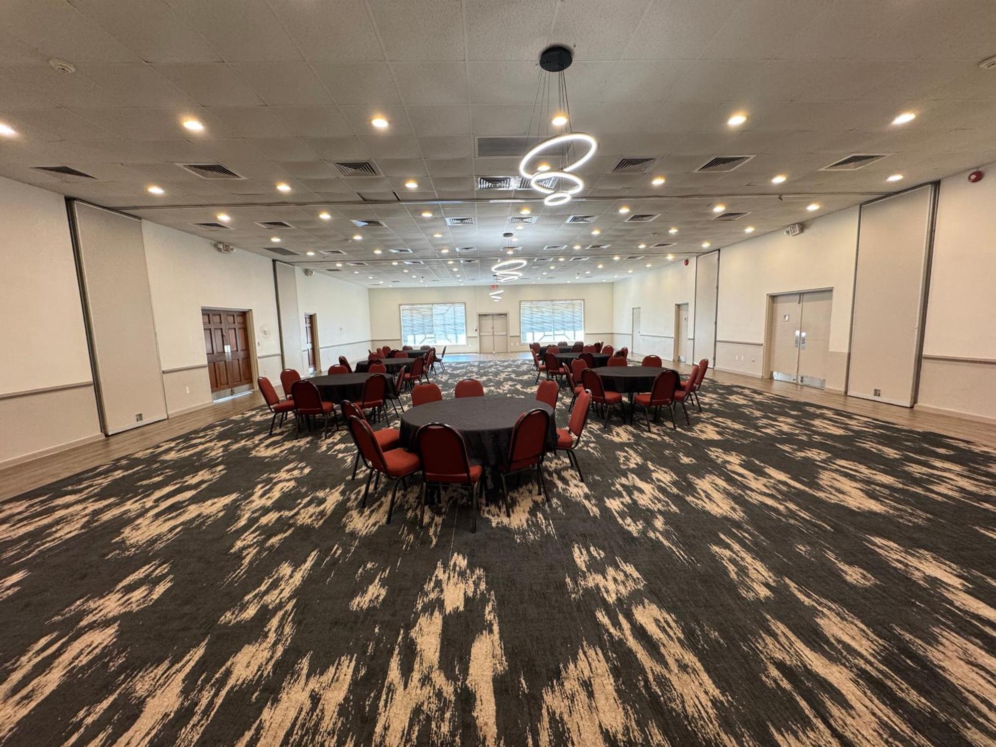 Clarion Inn & Suites Dothan South Buitenkant foto