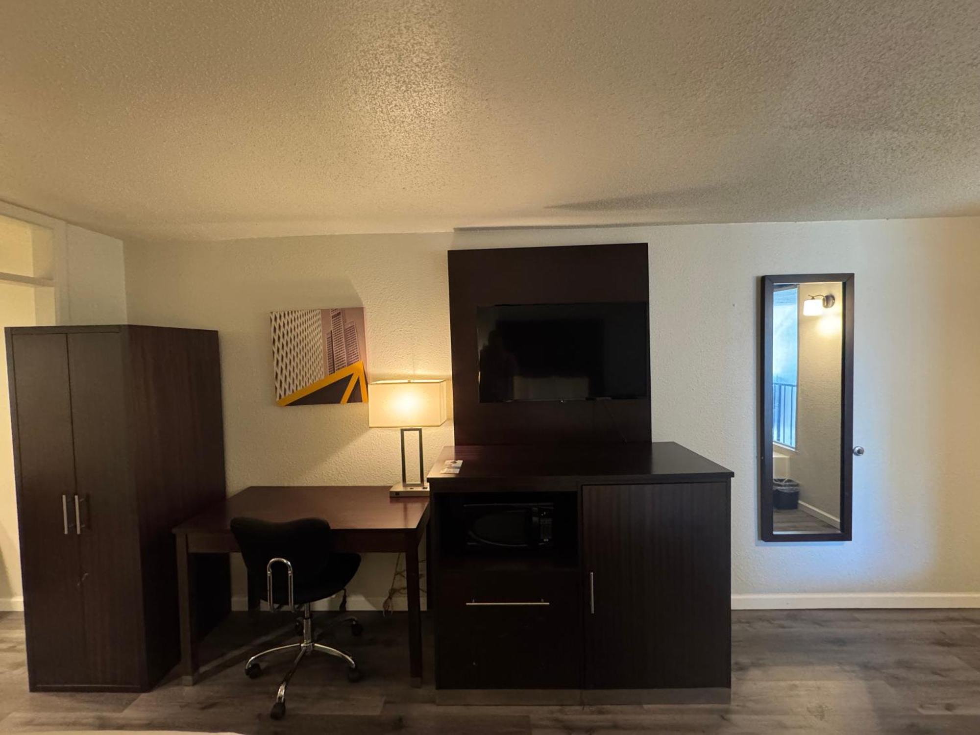 Clarion Inn & Suites Dothan South Buitenkant foto