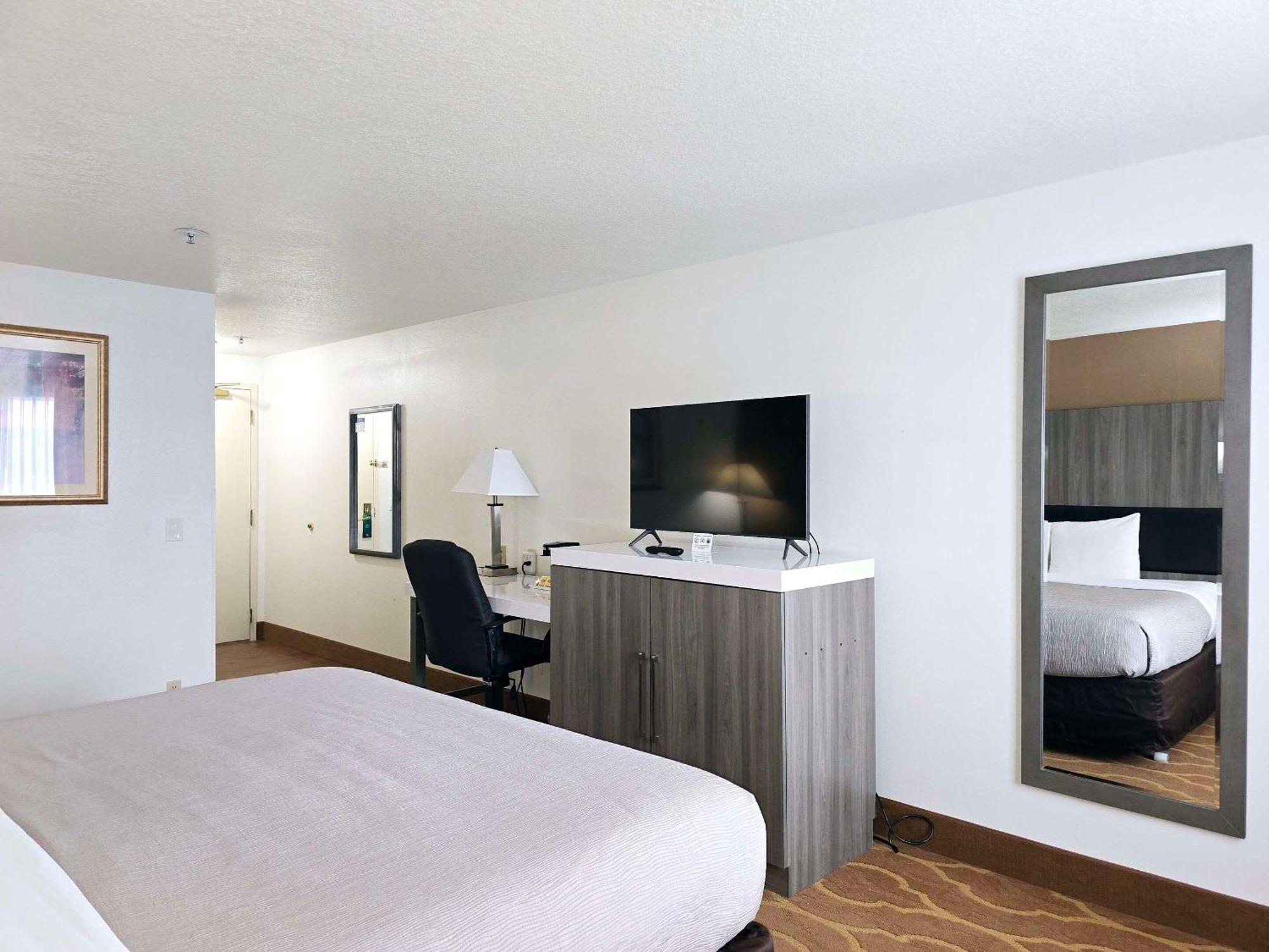 Clarion Inn & Suites Dothan South Buitenkant foto