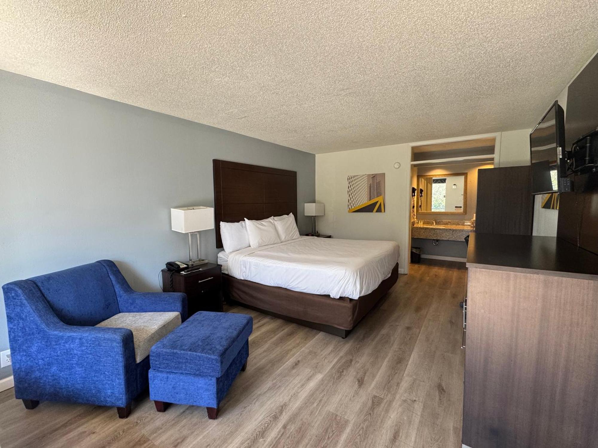 Clarion Inn & Suites Dothan South Buitenkant foto