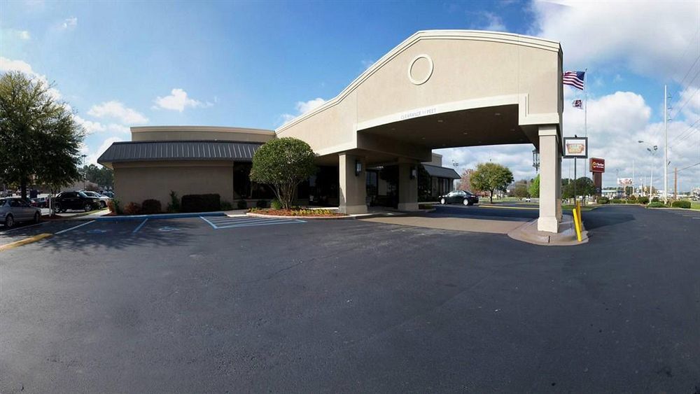Clarion Inn & Suites Dothan South Buitenkant foto