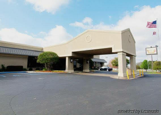 Clarion Inn & Suites Dothan South Buitenkant foto